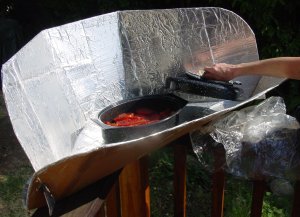 [Clamshell Solar Cooker]